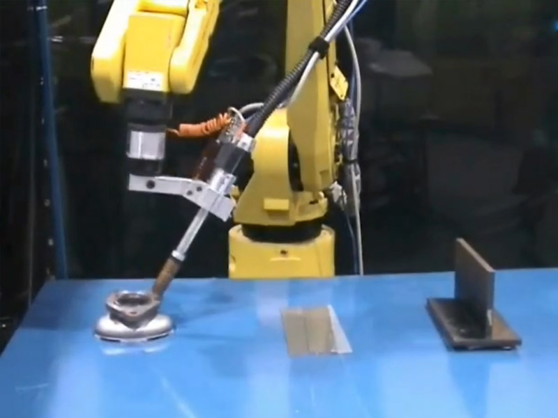 <b>机器人焊接寻位视频-青岛英佰特</b>