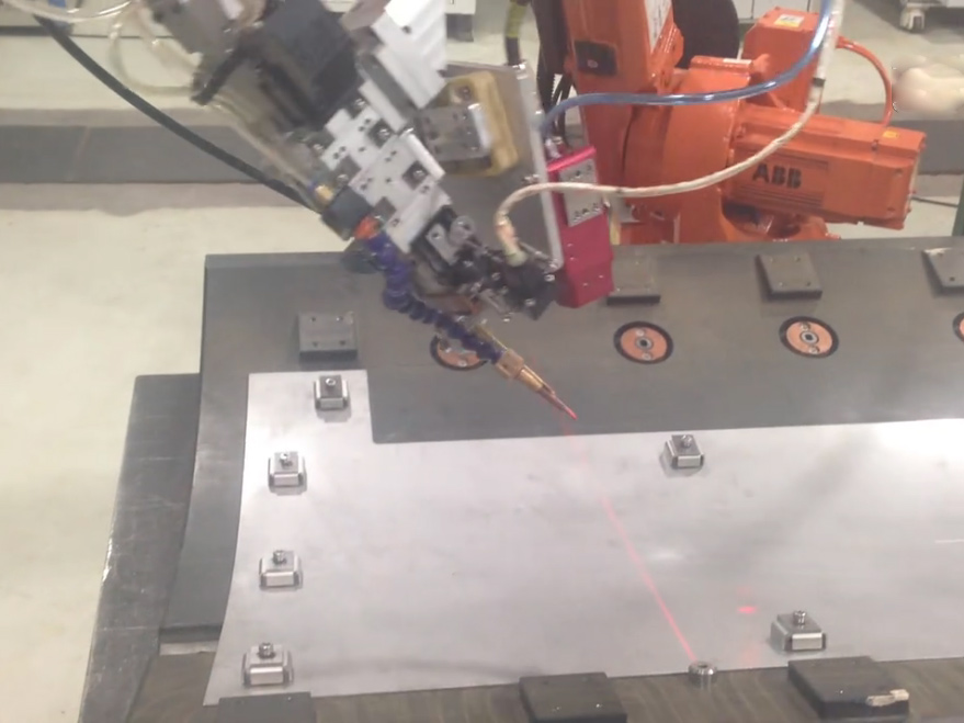 <b>激光焊焊缝跟踪演示视频-英佰特案例</b>